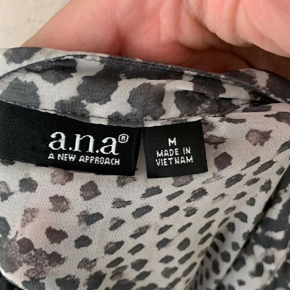 3for$20 blouse medium - Picture 3 of 5